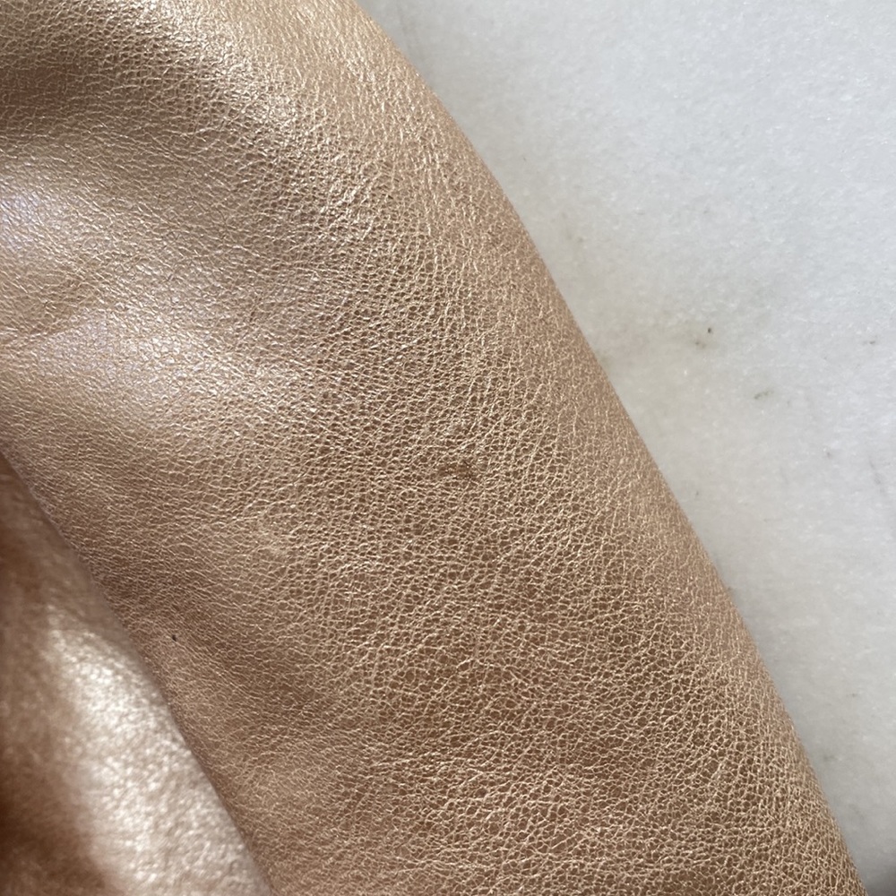 Hobo bag, metallic champagne gold. - Picture 9 of 10
